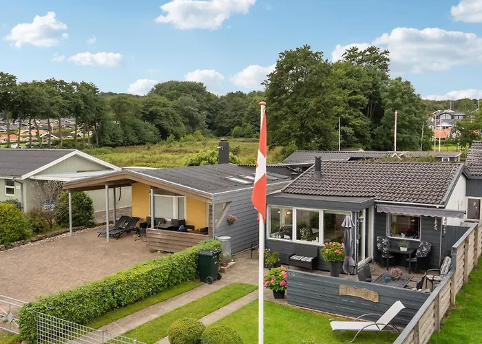 Lovely In Bjert With Kitchen Hébergement de vacances Binderup Strand