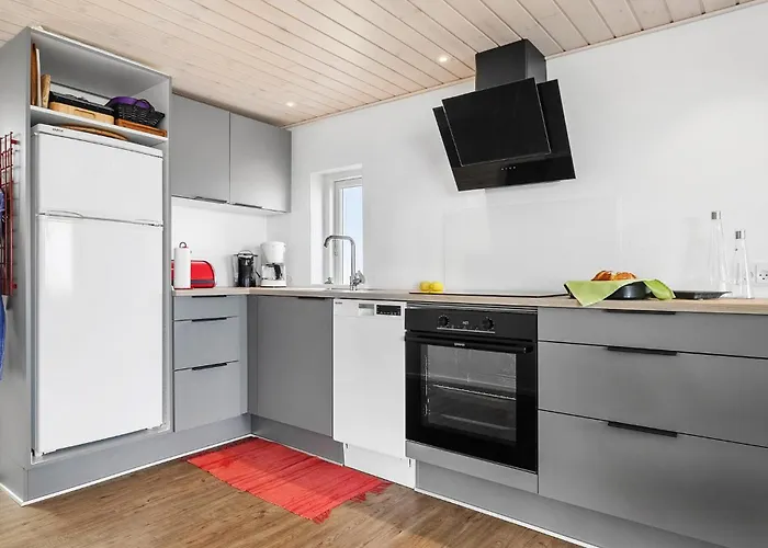 Lovely In Bjert With Kitchen Hébergement de vacances Binderup Strand